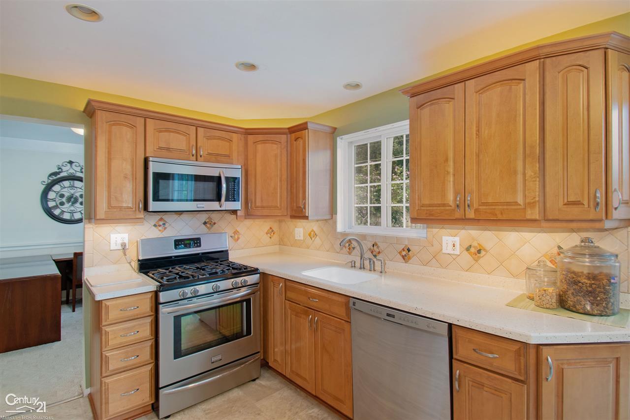 32306 Woody Road Fraser, MI 48026 - Photo 9 of 37 31392150-8.JPG