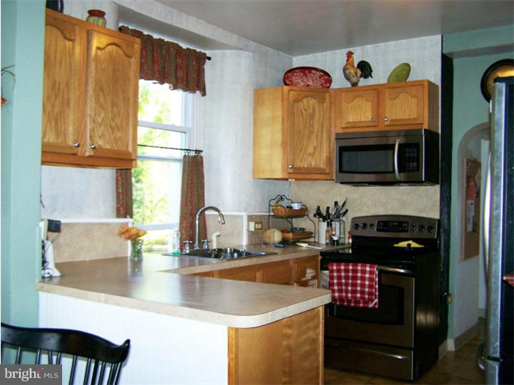 101 Chapel Hill Road Sinking Spring, PA 19608 - Photo 11 of 25 Kitchen