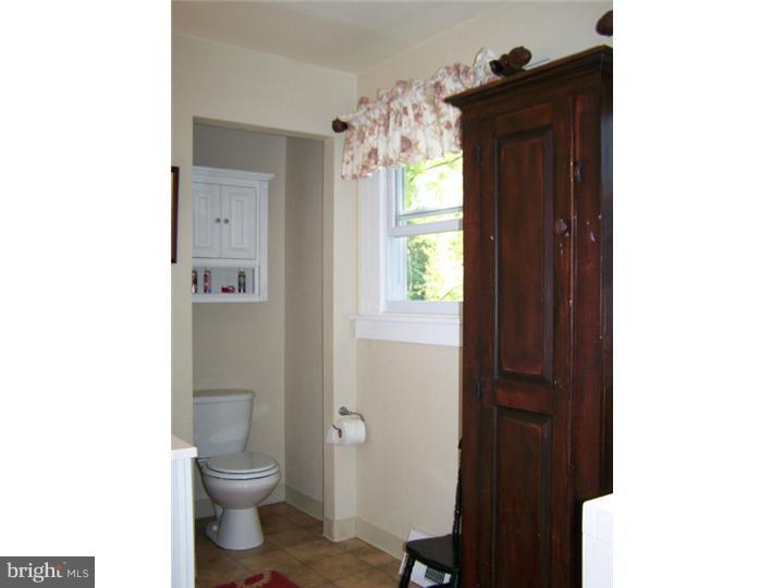 101 Chapel Hill Road Sinking Spring, PA 19608 - Photo 17 of 25 Bathroom