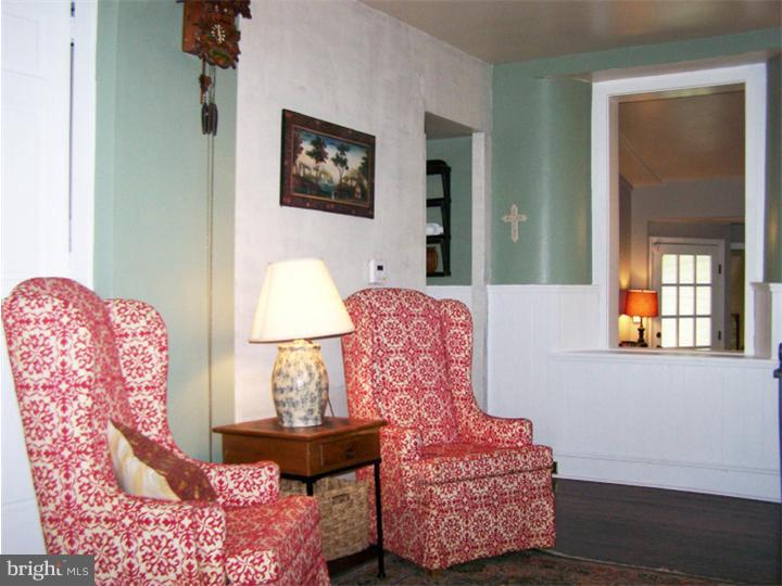 101 Chapel Hill Road Sinking Spring, PA 19608 - Photo 8 of 25 Living Room