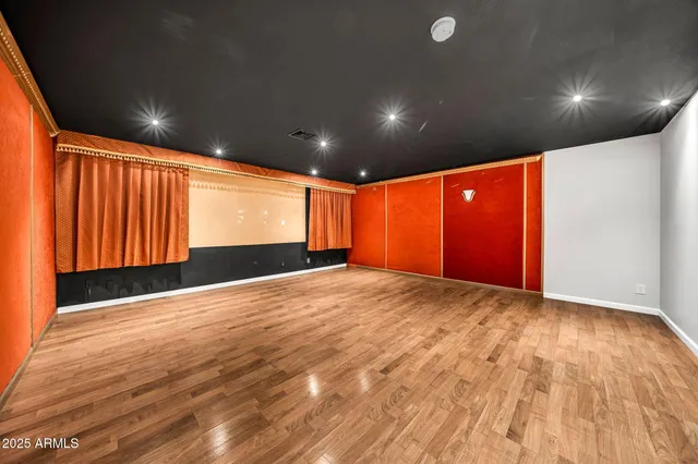 an empty room with ceiling fan and a ceiling fan