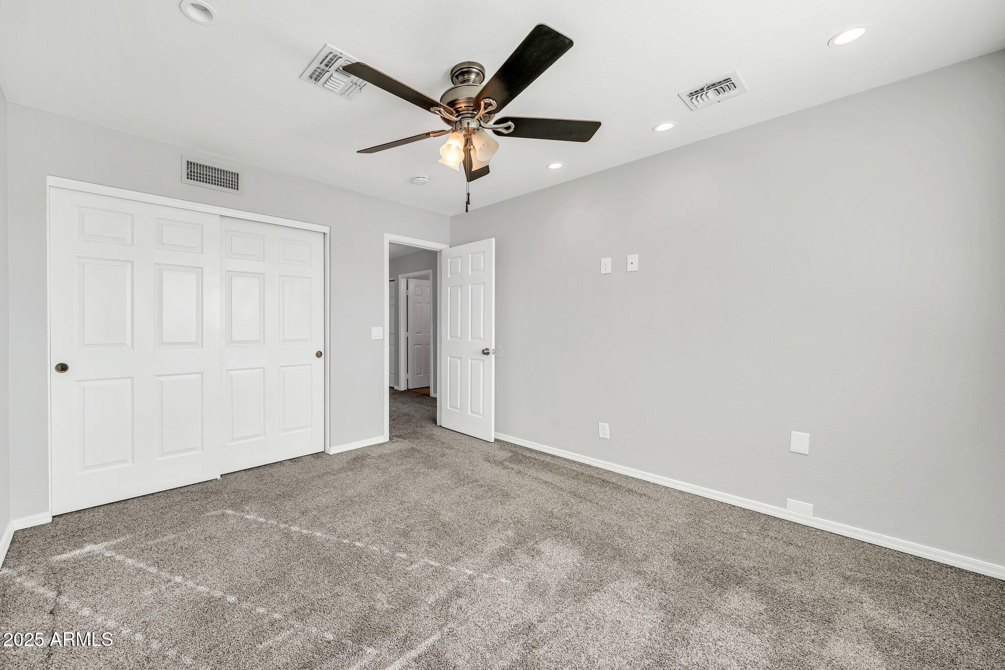 5044 East Paradise Lane Scottsdale, AZ 85254 - Photo 33 of 61 an empty room with ceiling fan and a ceiling fan