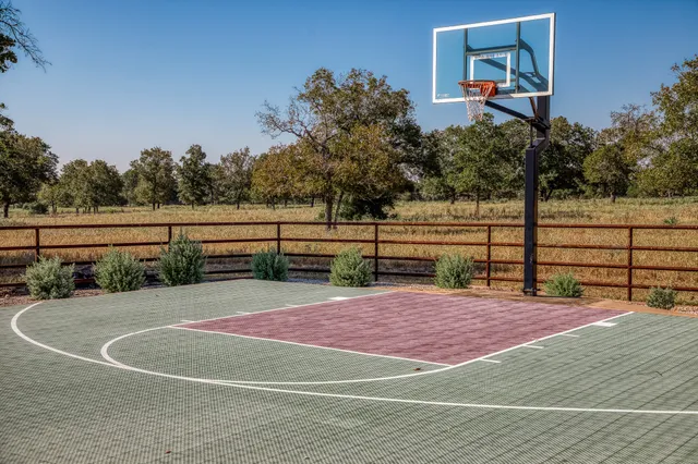 a view of a tennis court