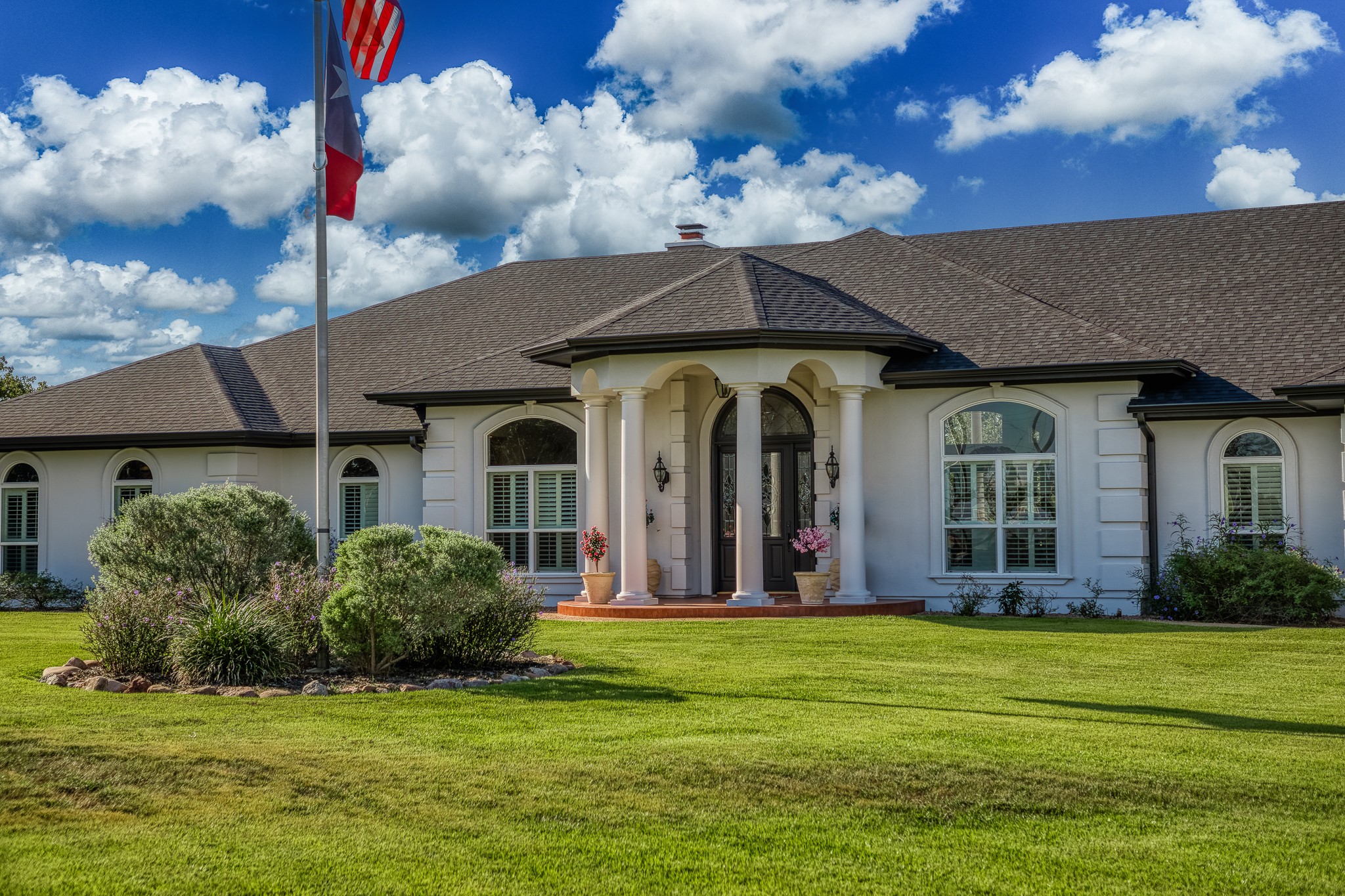 547 Powder Ridge Luling, TX 78648 - Photo 15 of 50 a front view of a house with a garden