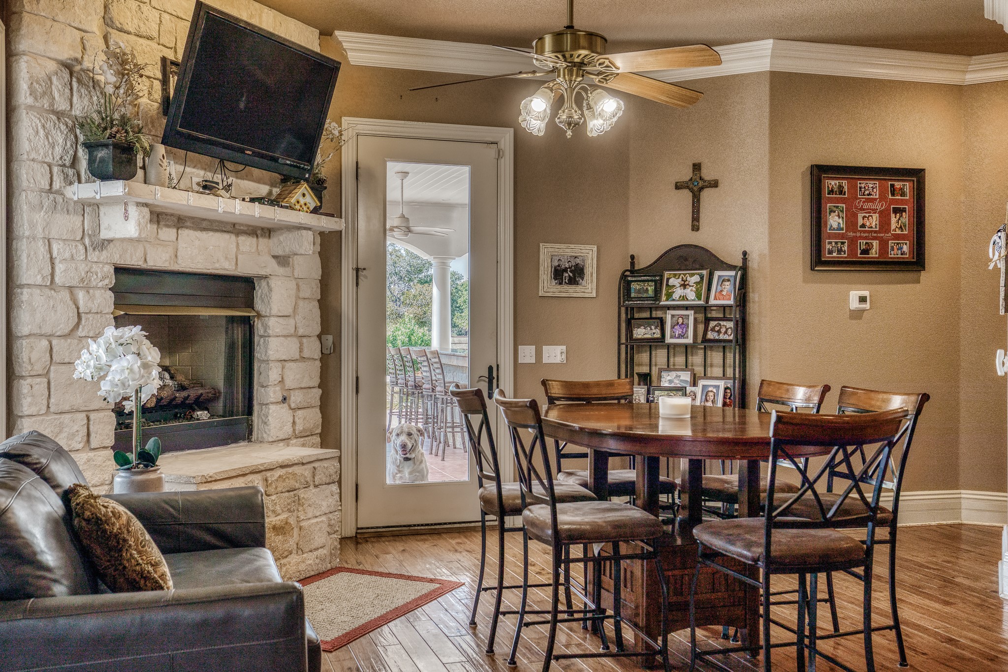 547 Powder Ridge Luling, TX 78648 - Photo 22 of 50 a view of a livingroom with furniture and a flat screen tv