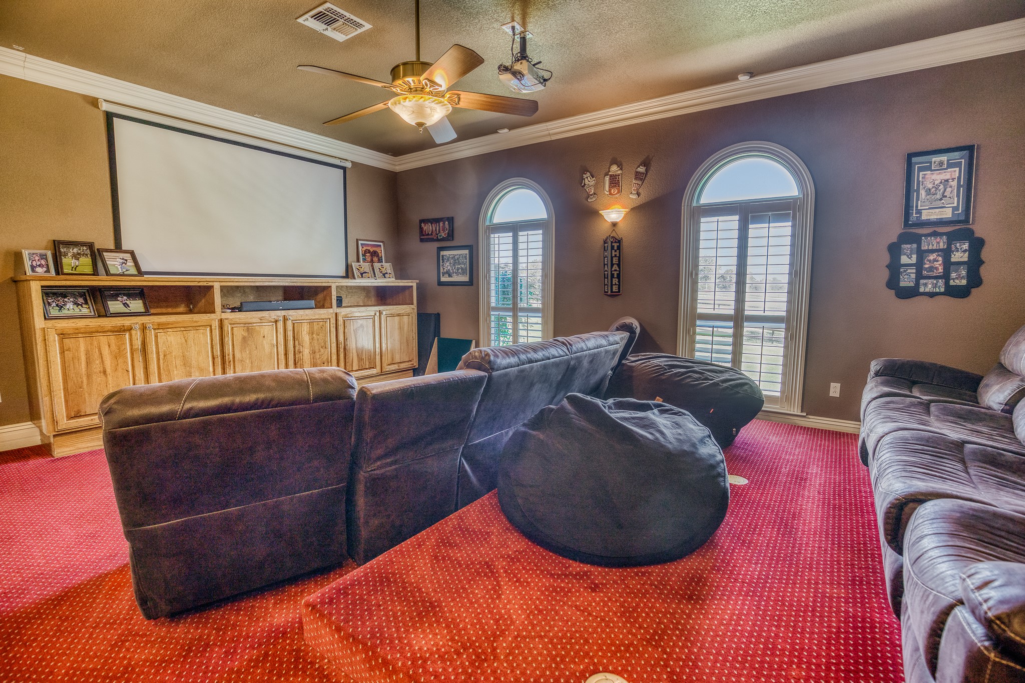 547 Powder Ridge Luling, TX 78648 - Photo 34 of 50 a living room with furniture