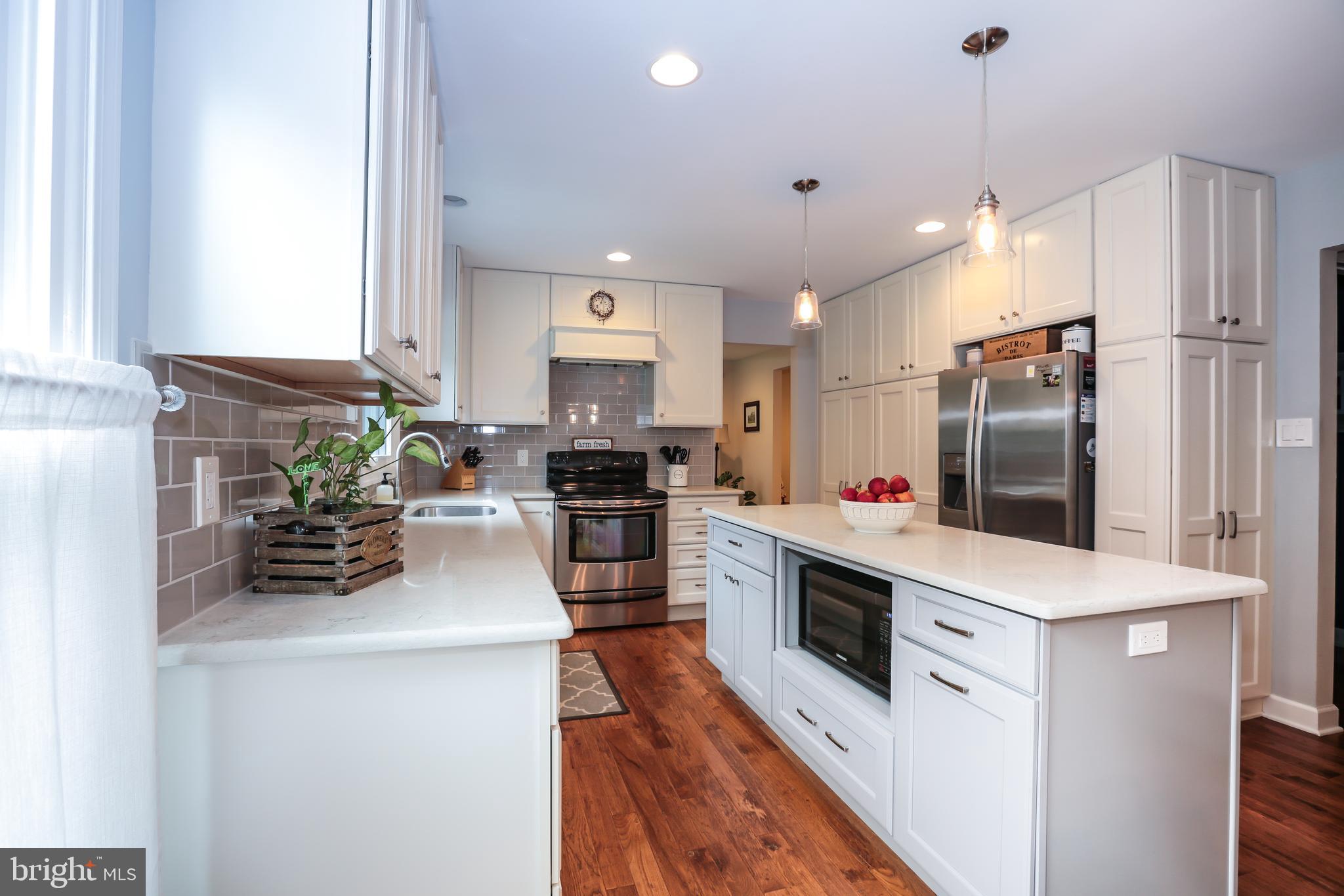 Two tone cabinets, white and light gray