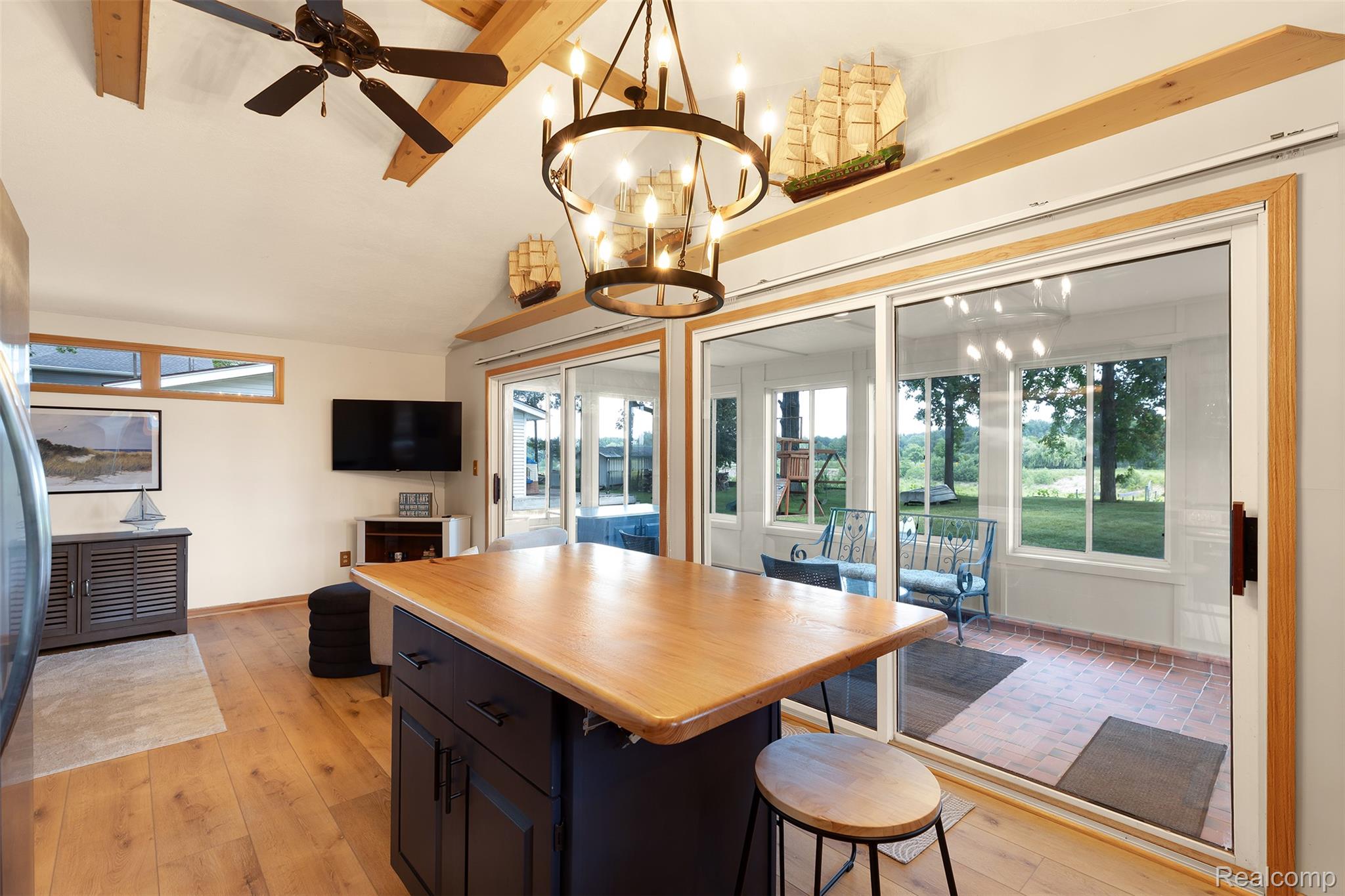5423 Oakridge Road Beaverton, MI 48612 - Photo 6 of 40 Vaulted ceiling w/ceiling fan