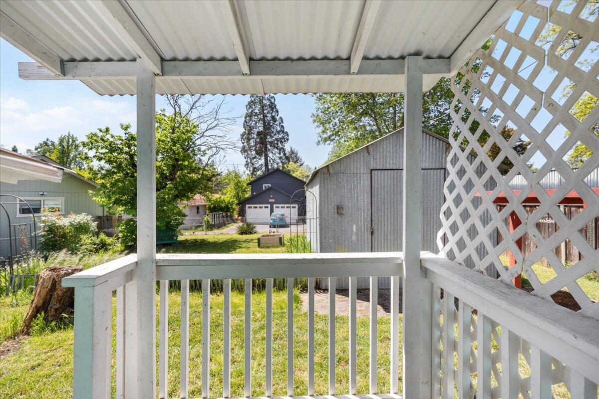 515 Southeast Riverside Avenue Grants Pass, OR 97526 - Photo 17 of 22 17-CI_8131