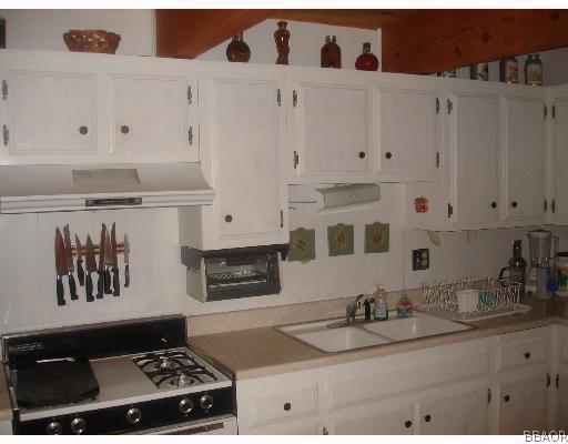 1270 Ridge Road Fawnskin, CA 92333 - Photo 7 of 8 Kitchen.