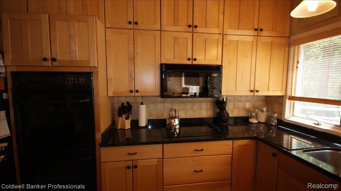 899 Northgate Road Rochester, MI 48306 - Photo 11 of 25 043