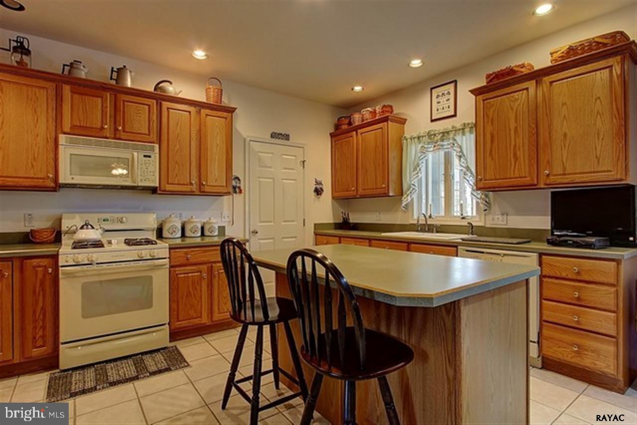 3135 Ridings Way York, PA 17408 - Photo 8 of 27 Gallery Image 8