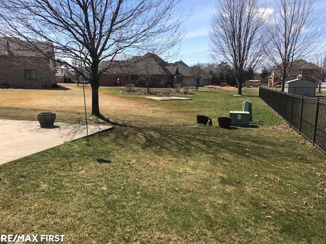 34405 Country Meadow Road New Baltimore, MI 48047 - Photo 30 of 30 31376449-30.JPG