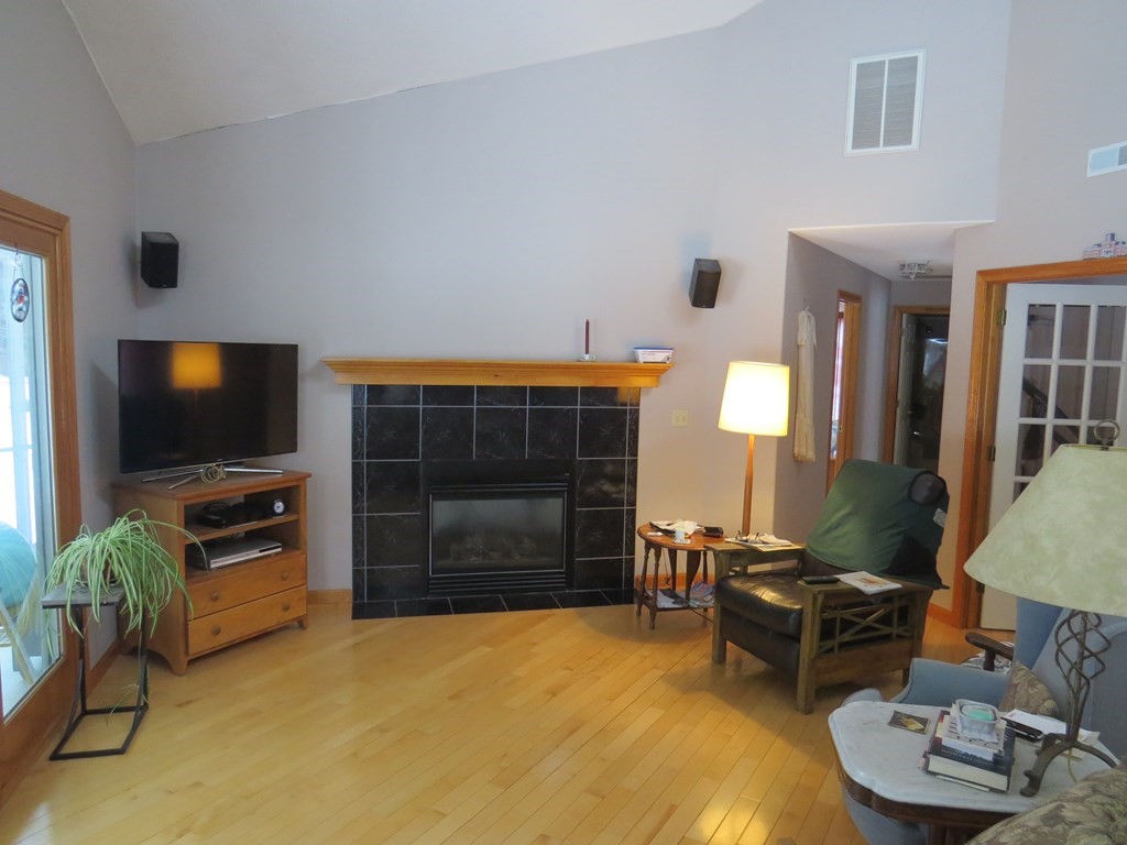 101 Gunn Road Southampton, MA 01073 - Photo 6 of 20 Gallery Image 6