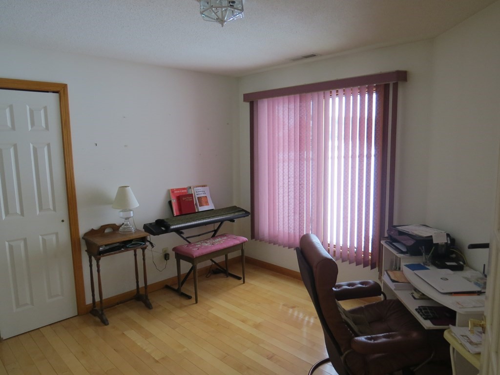 101 Gunn Road Southampton, MA 01073 - Photo 8 of 20 Gallery Image 8