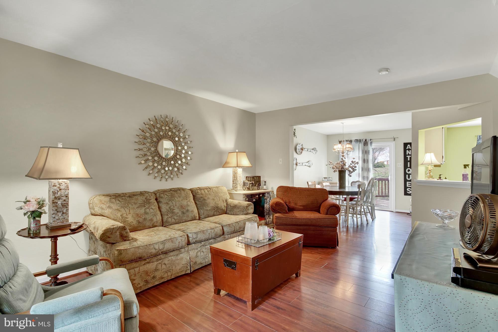 139 Gentlebrook Road Owings Mills, MD 21117 - Photo 3 of 30 a living room with furniture and a lamp