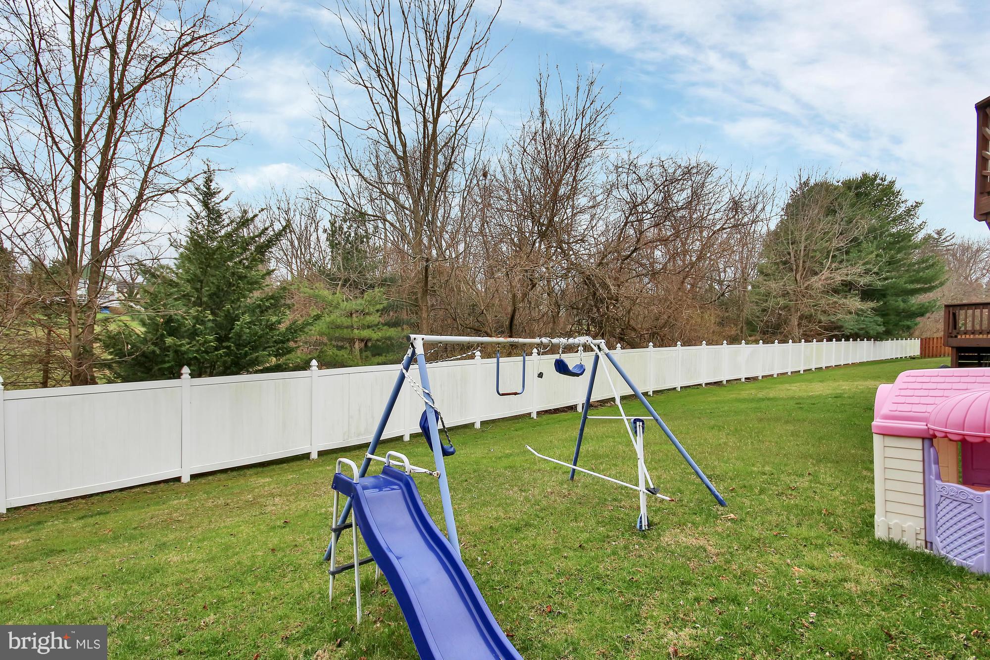139 Gentlebrook Road Owings Mills, MD 21117 - Photo 25 of 30 a view of a backyard with a bench