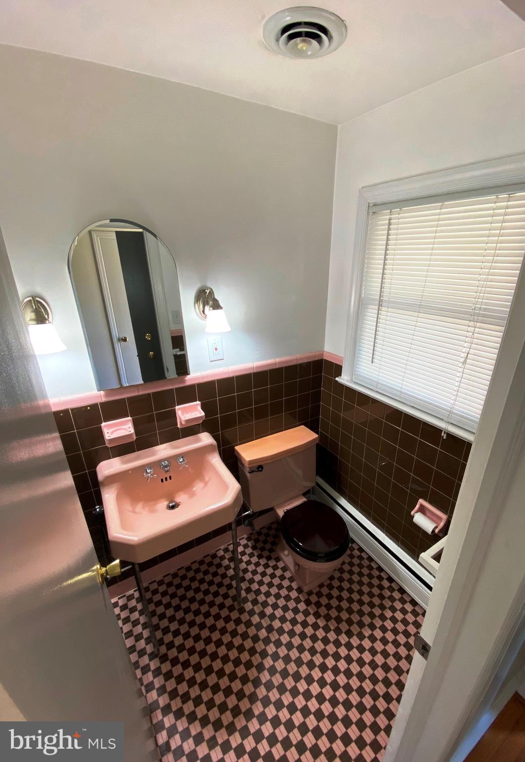 1208 Marsh Road Wilmington, DE 19803 - Photo 15 of 26 Half Bathroom