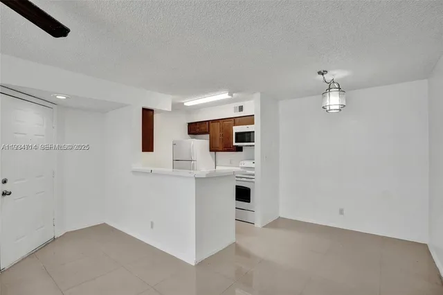 $2,000 | 2946 South University Drive, Unit 7108, Davie, FL 33328