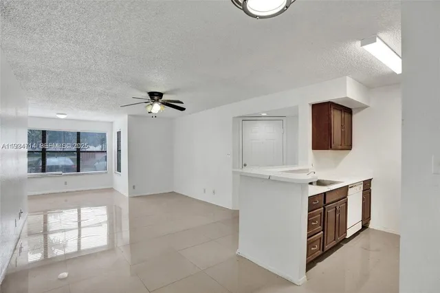 $2,000 | 2946 South University Drive, Unit 7108, Davie, FL 33328