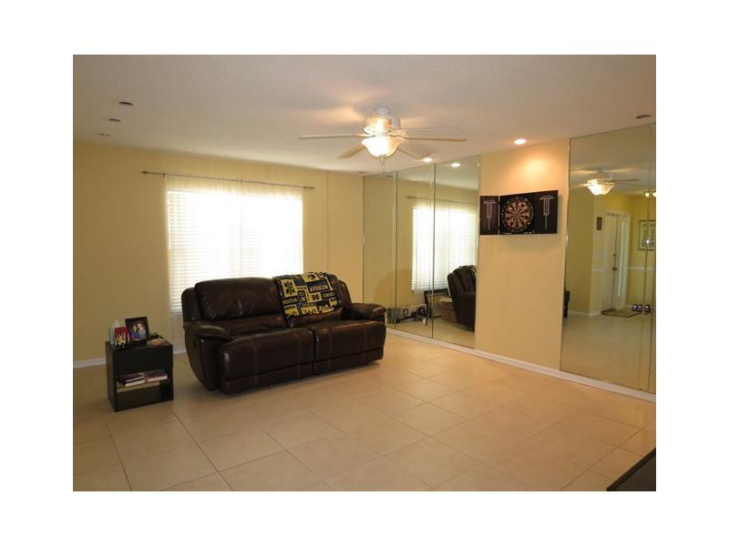 201 Southwest 1st Street, Unit 5 Boca Raton, FL 33432 - Photo 3 of 13 Living Room