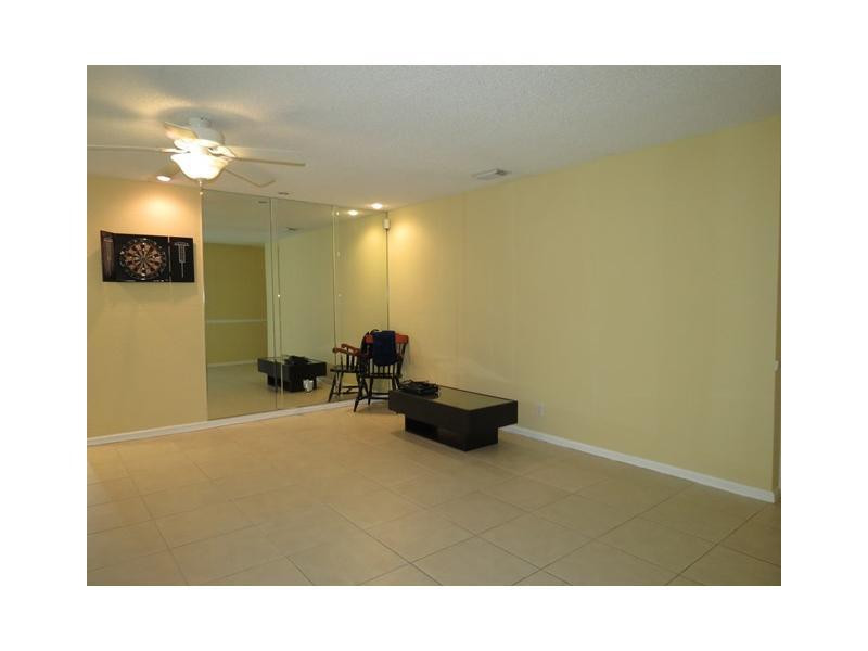 201 Southwest 1st Street, Unit 5 Boca Raton, FL 33432 - Photo 4 of 13 Living Room