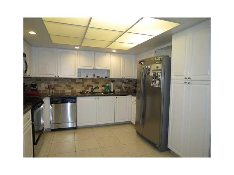 201 Southwest 1st Street, Unit 5 Boca Raton, FL 33432 - Photo 6 of 13 Kitchen