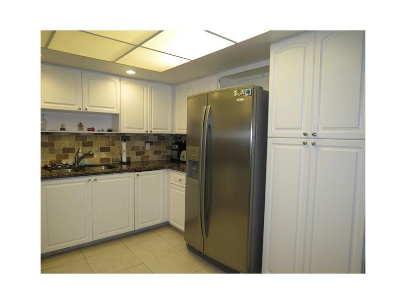 201 Southwest 1st Street, Unit 5 Boca Raton, FL 33432 - Photo 7 of 13 Kitchen