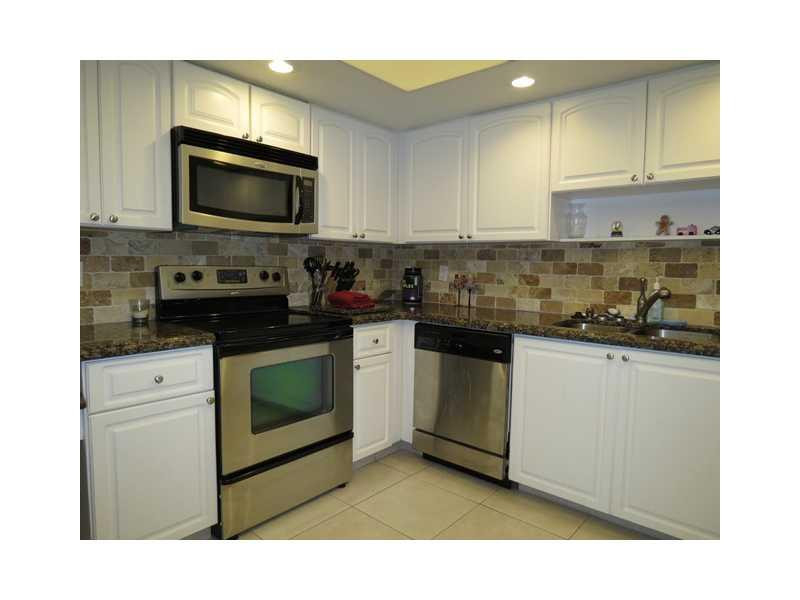 201 Southwest 1st Street, Unit 5 Boca Raton, FL 33432 - Photo 8 of 13 Kitchen