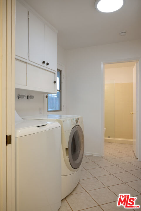 2701 Lake Hollywood Drive Los Angeles, CA 90068 - Photo 28 of 41 a utility room with dryer and washer