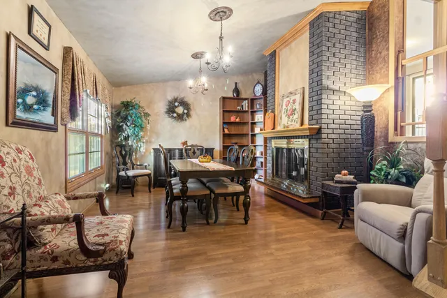a view of a livingroom and dining room