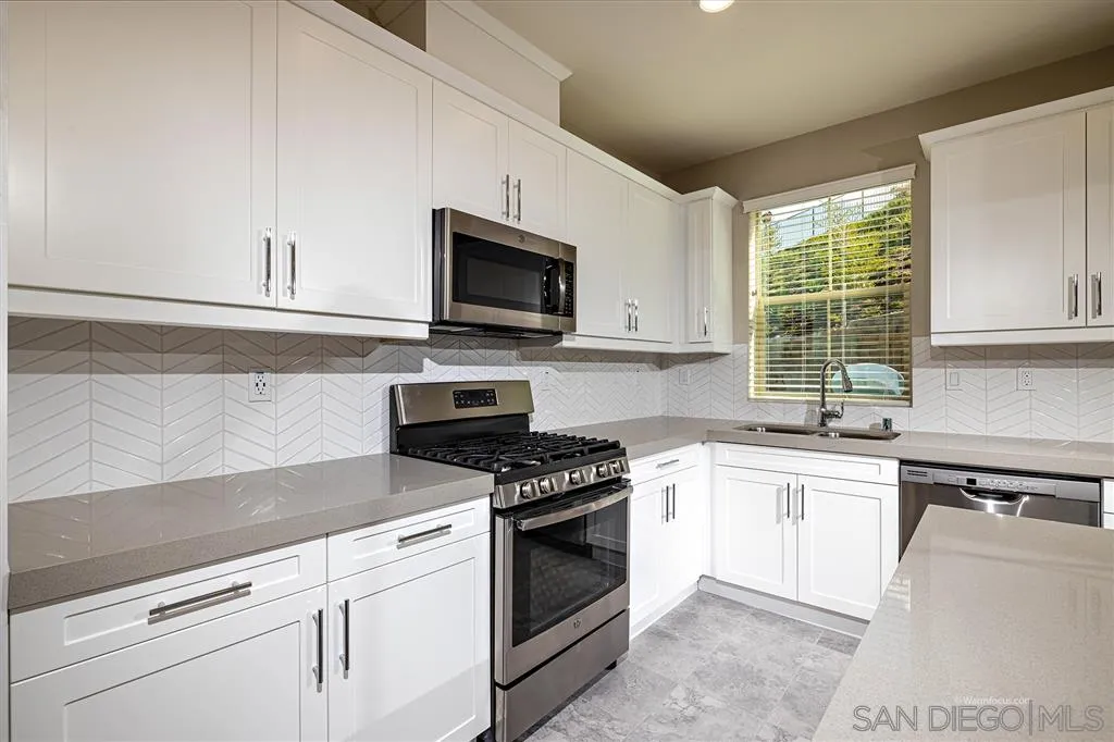 1151 Delpy View Point, Unit 6 Vista, CA 92084 - Photo 11 of 20 Gallery Image 11