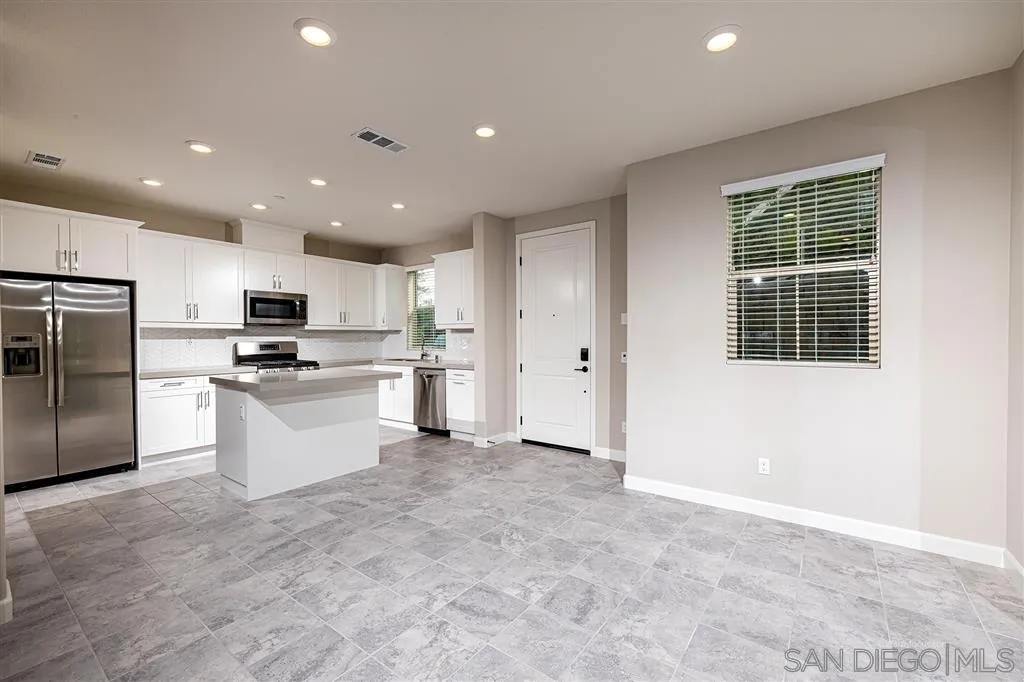 1151 Delpy View Point, Unit 6 Vista, CA 92084 - Photo 9 of 20 Gallery Image 9