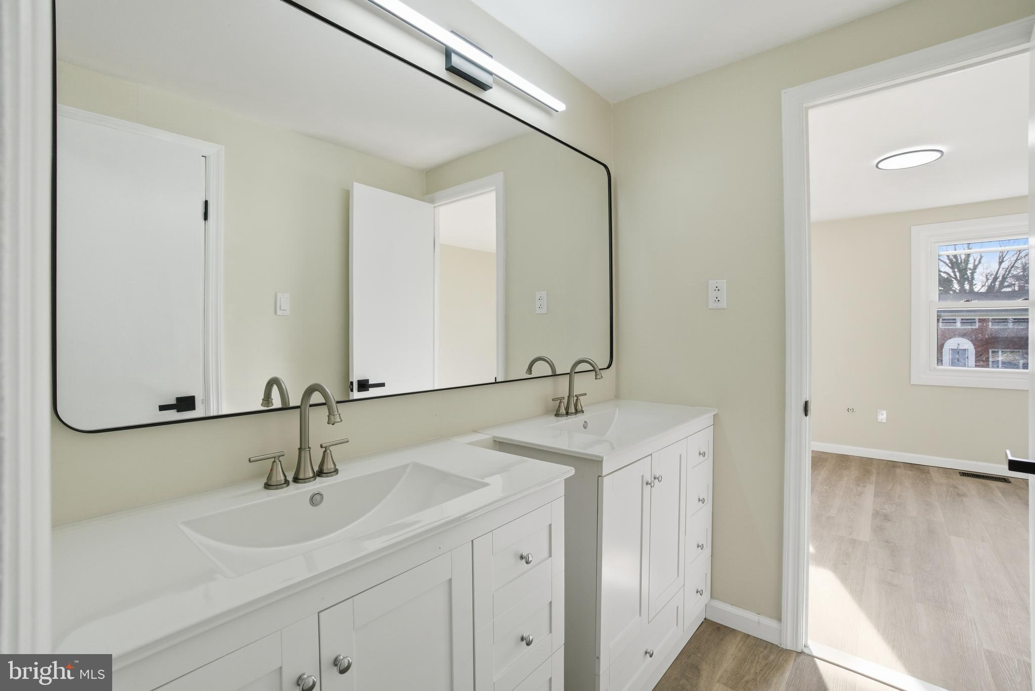 7 Riverview Place Willingboro, NJ 08046 - Photo 20 of 25 a bathroom with 2 sink and a mirror