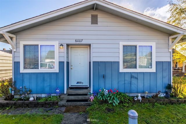 a view of entryway with flower pots
