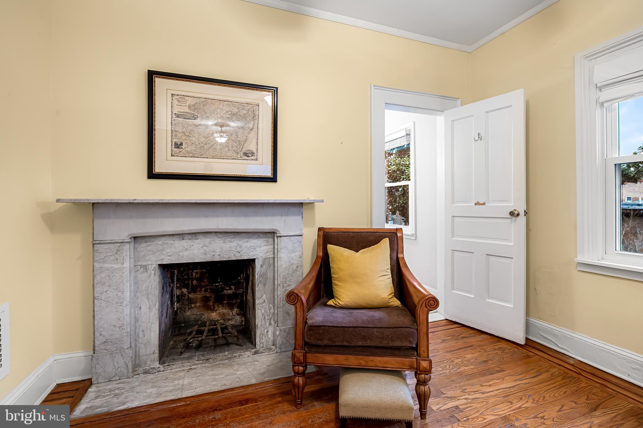 16 West Read Street Baltimore, MD 21201 - Photo 33 of 59 a living room with furniture and a fireplace