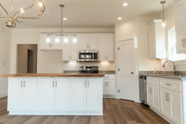 $368,775 | 309 String Prairie Way, Smithville, TX 78957