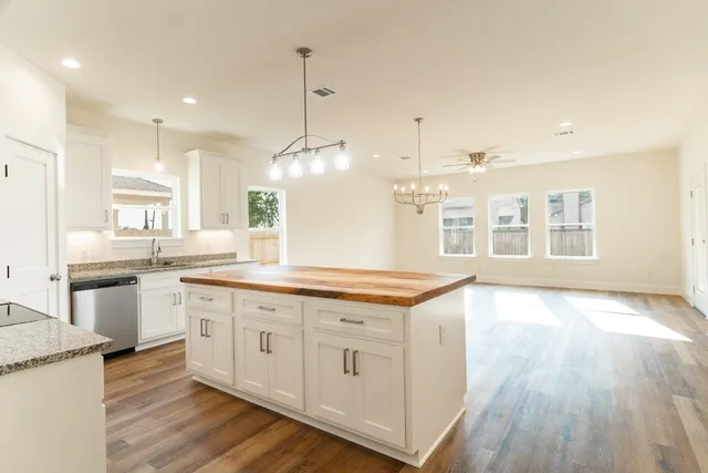 $368,775 | 309 String Prairie Way, Smithville, TX 78957