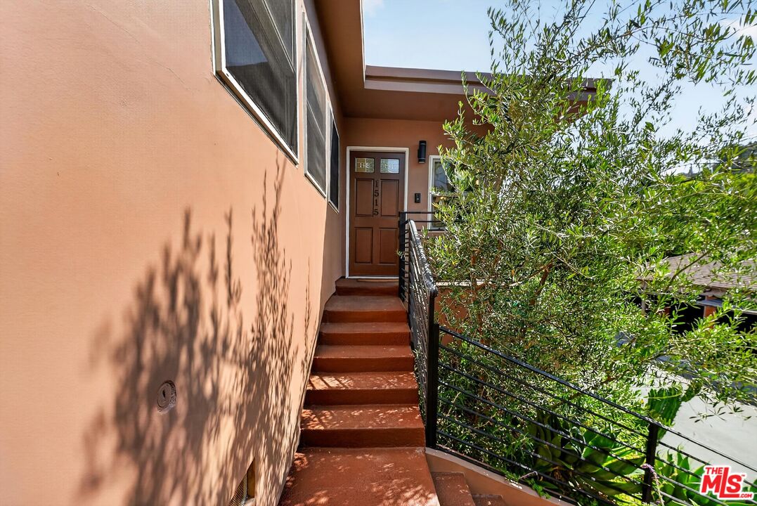1515 Rendall Place Los Angeles, CA 90026 - Photo 4 of 46