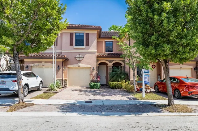 a house view with a outdoor space