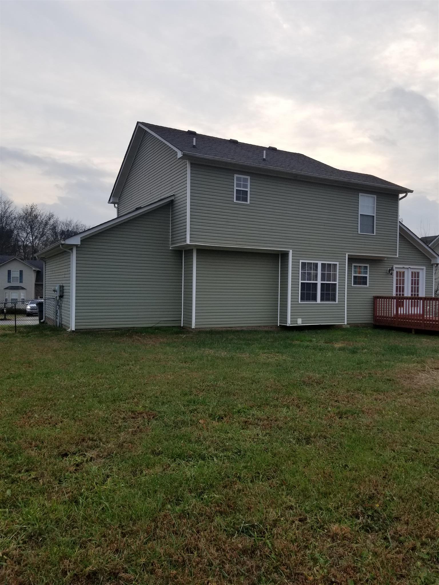 1537 Apache Way Clarksville, TN 37042 - Photo 3 of 19 a front view of house with yard