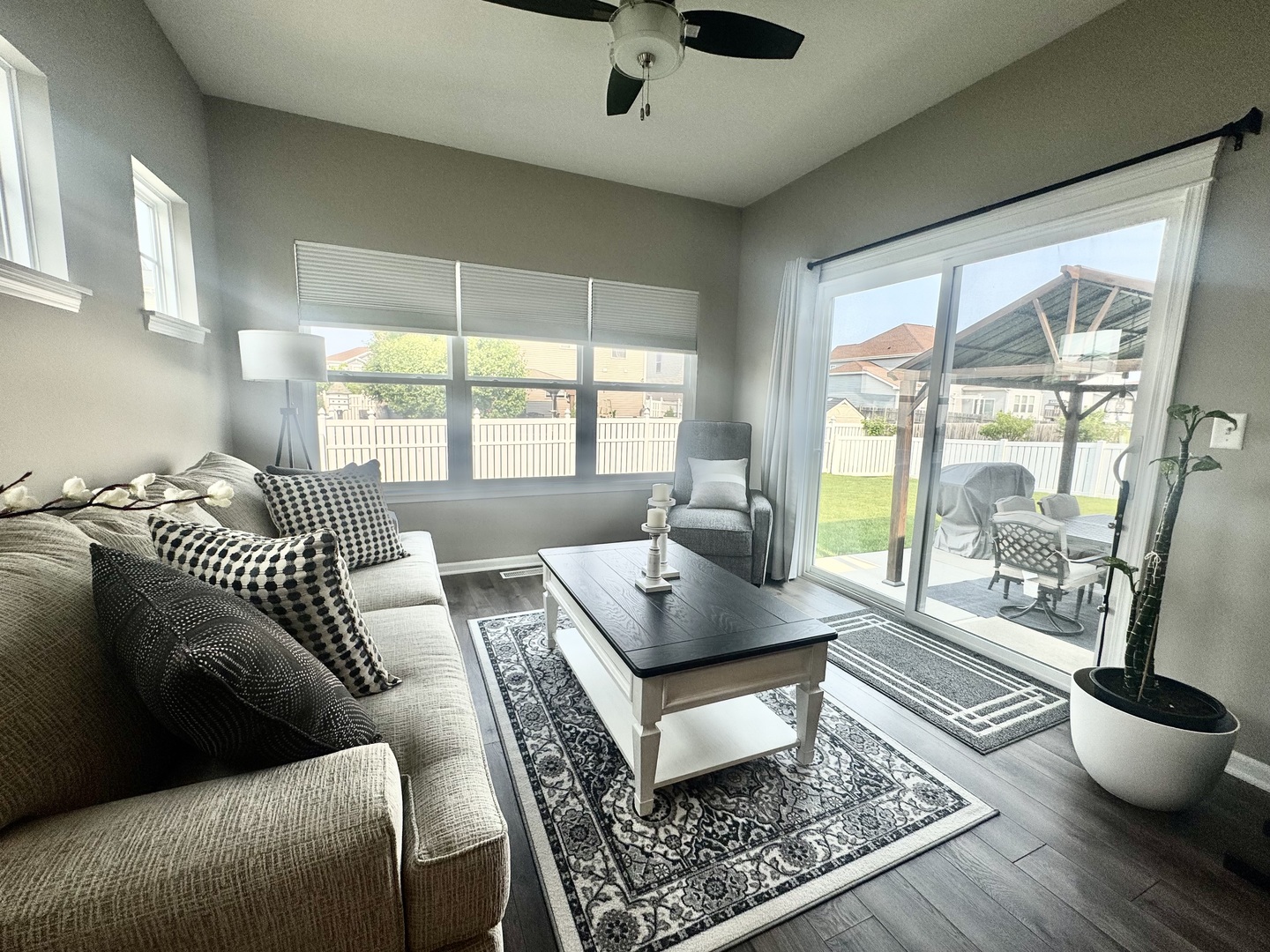 554 Stonebrook Drive Romeoville, IL 60446 - Photo 20 of 28 a living room with furniture and a window