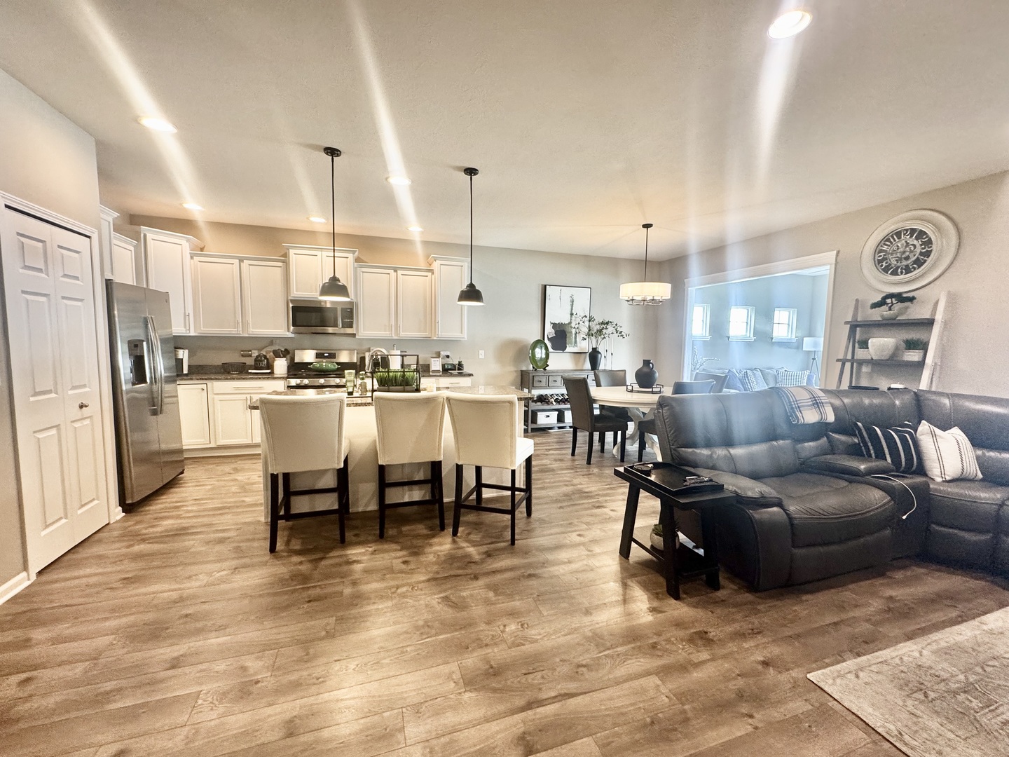 554 Stonebrook Drive Romeoville, IL 60446 - Photo 6 of 28 a living room with lots of furniture and kitchen view