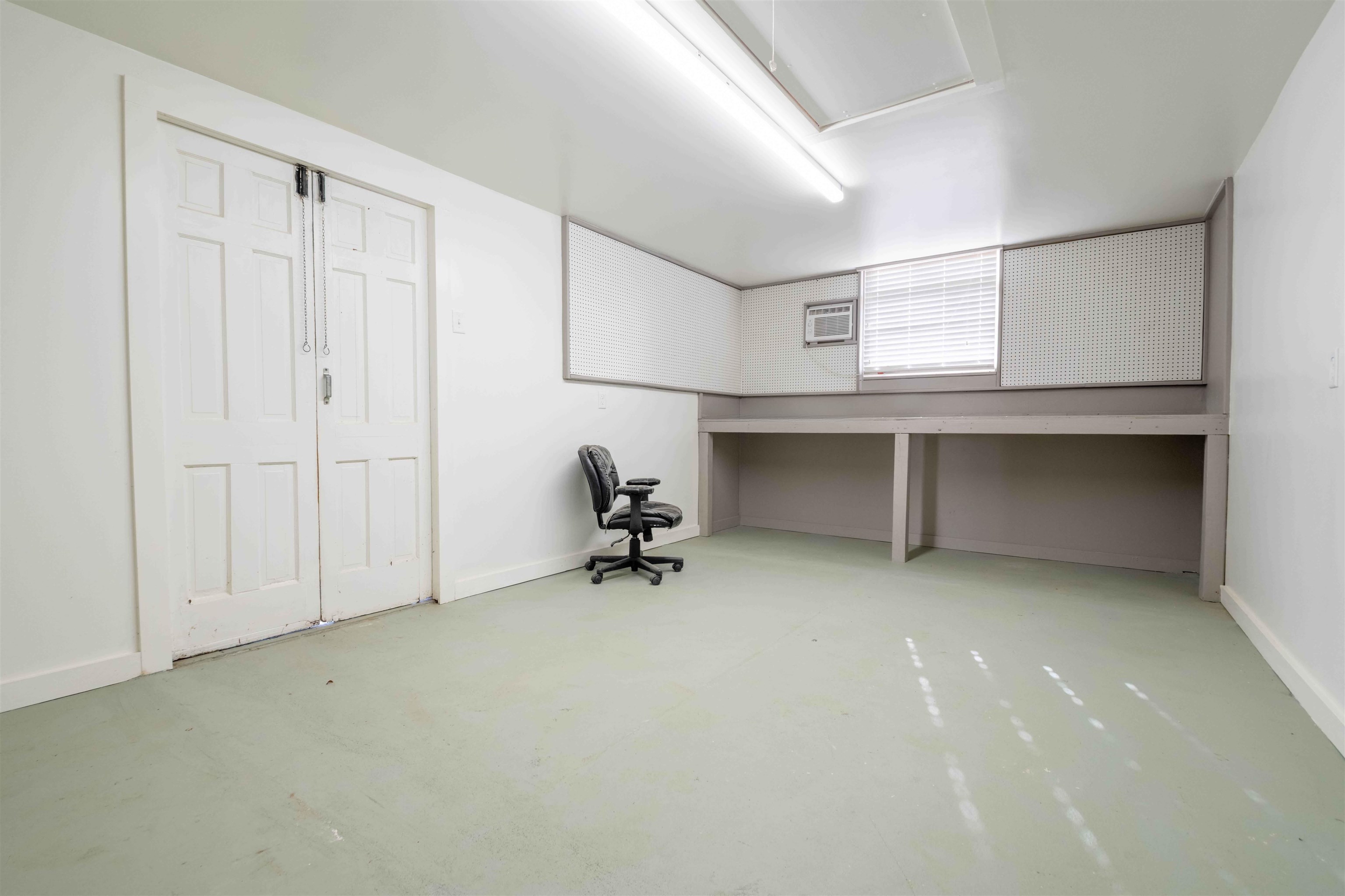 4915 Amboy Road Memphis, TN 38117 - Photo 17 of 17 a view of workspace with windows