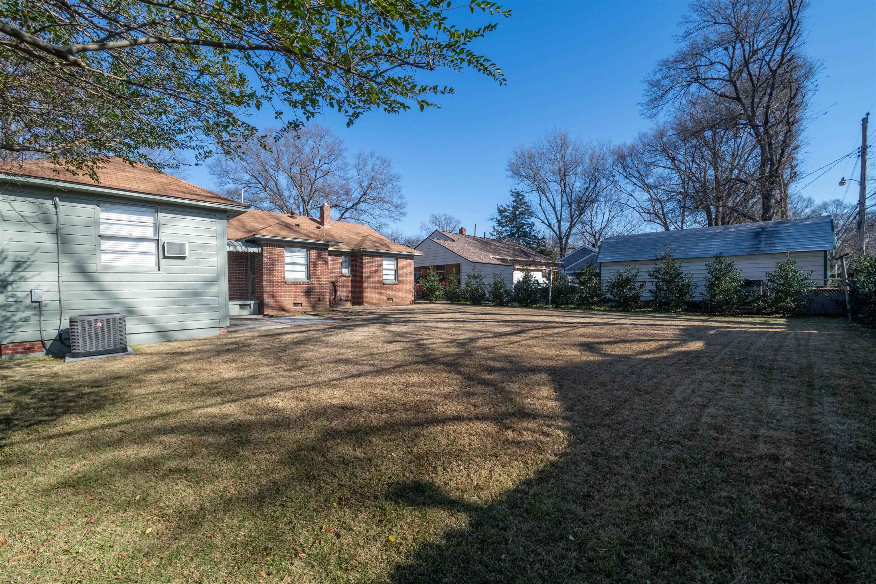 4915 Amboy Road Memphis, TN 38117 - Photo 4 of 17 a front view of house with yard