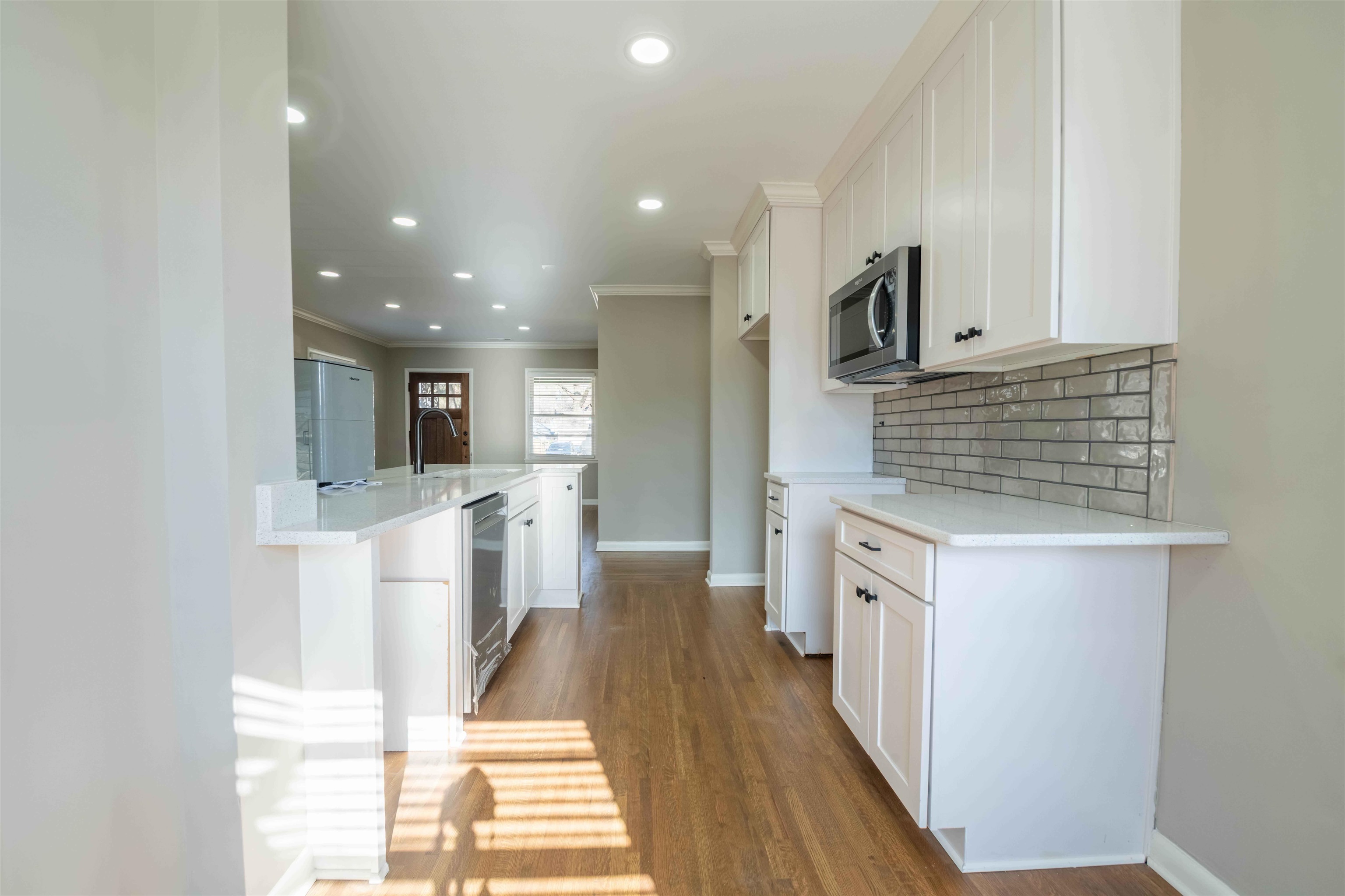 4915 Amboy Road Memphis, TN 38117 - Photo 10 of 17 a view of kitchen with sink microwave and refrigerator