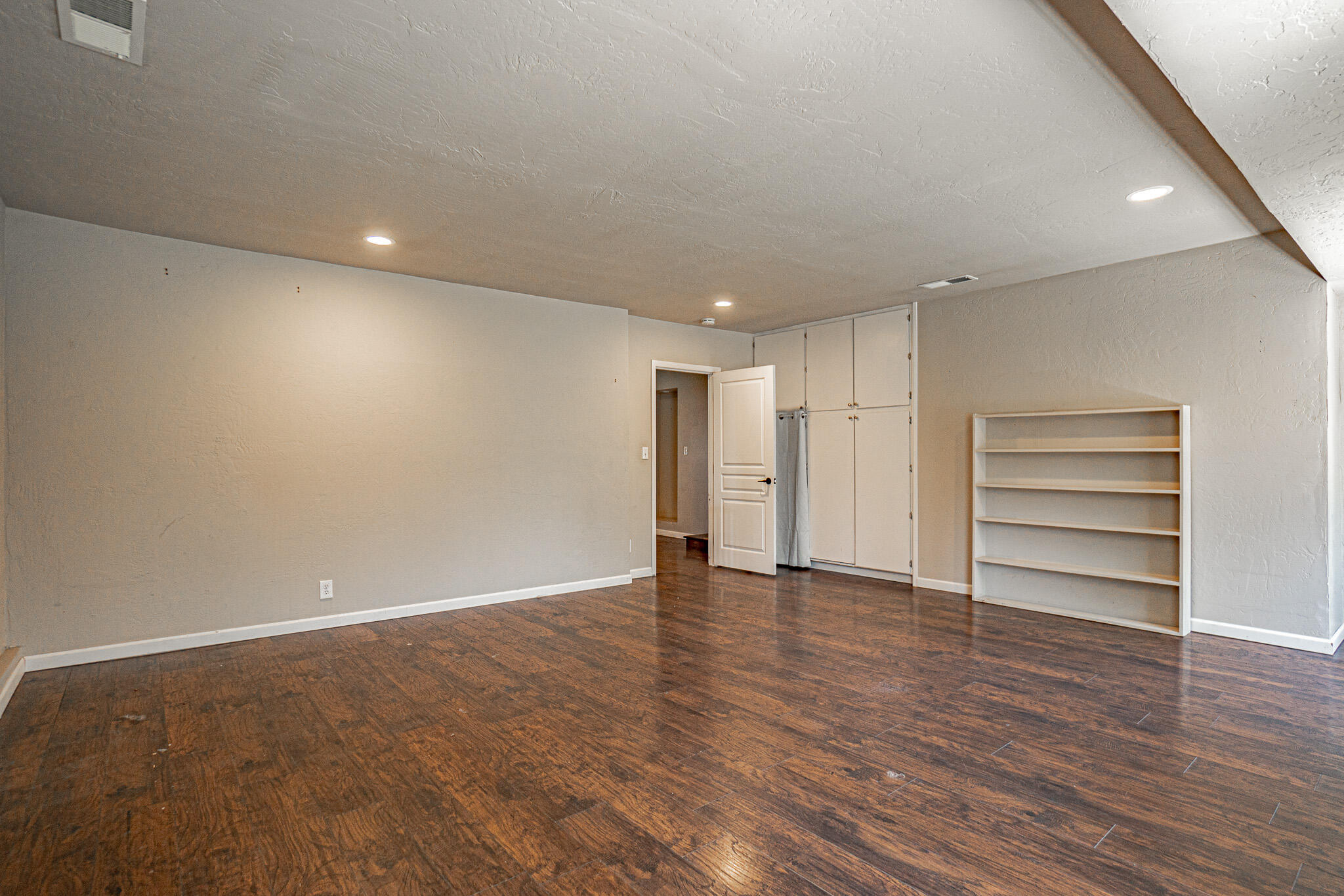 994 South Stage Road Medford, OR 97501 - Photo 4 of 38 DSC09782-HDR