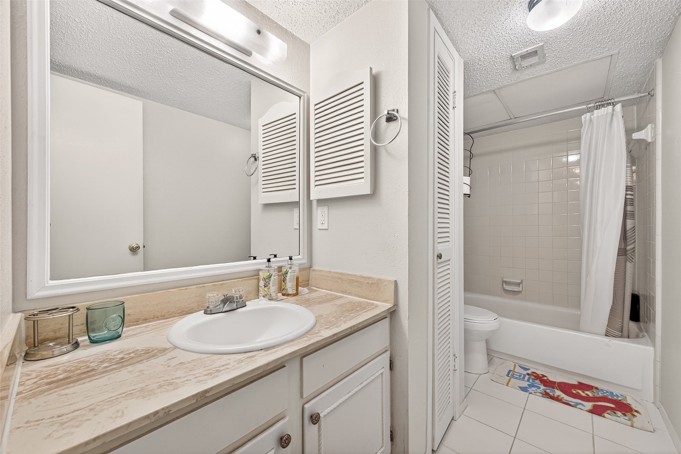 2234 South Piney Point Road, Unit 206 Houston, TX 77063 - Photo 21 of 33