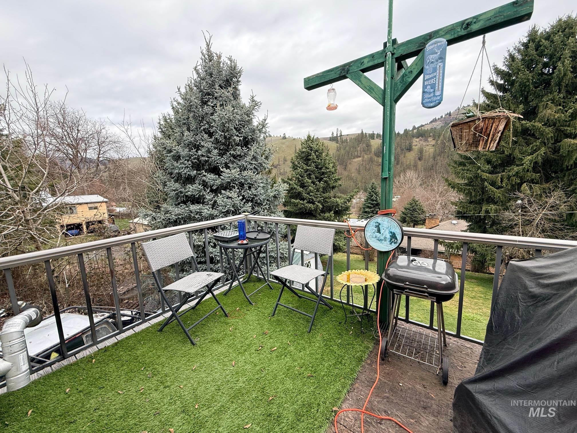 335 Pine Street Peck, ID 83545 - Photo 11 of 36 Balcony with area for grilling