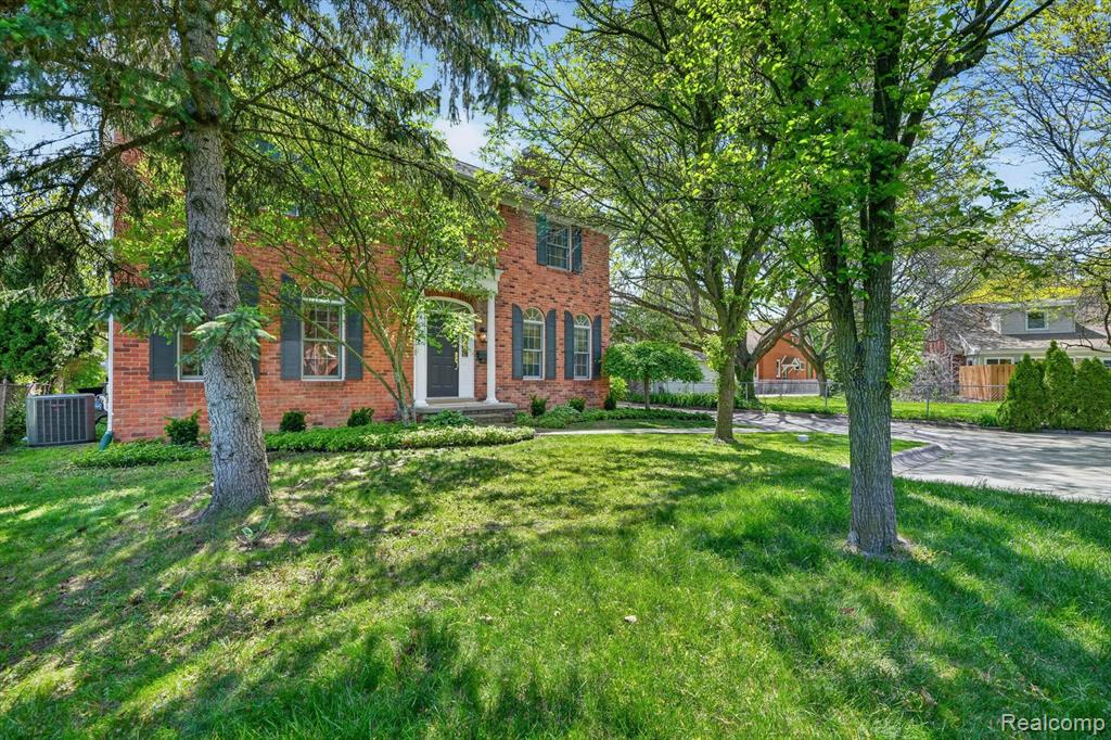 1112 Vernier Road Grosse Pointe, MI 48236 - Photo 2 of 39